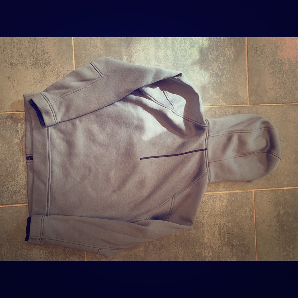 lululemon men’s grey hoodie